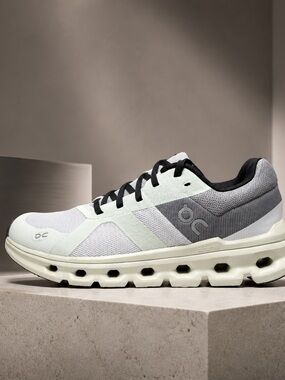 On Running Women's Cloudrunner , Aloe green , brand new in box size 6 women 🔥🔥